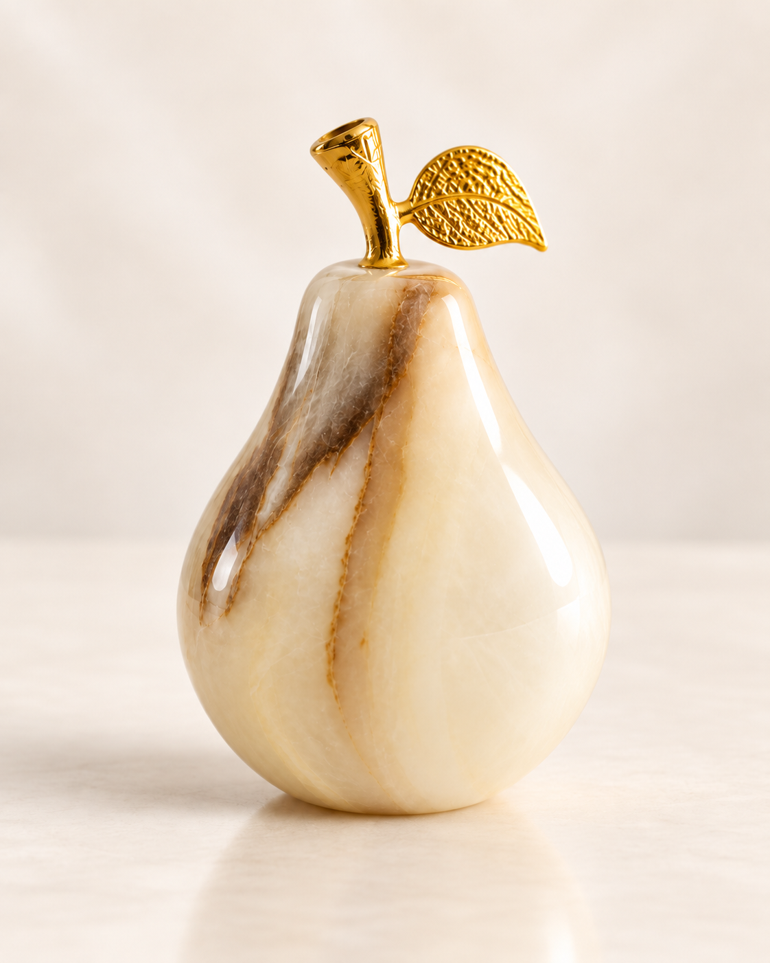 Pera Decorativa em Ônix Paquistanês Pedra Natural com Detalhe Dourado